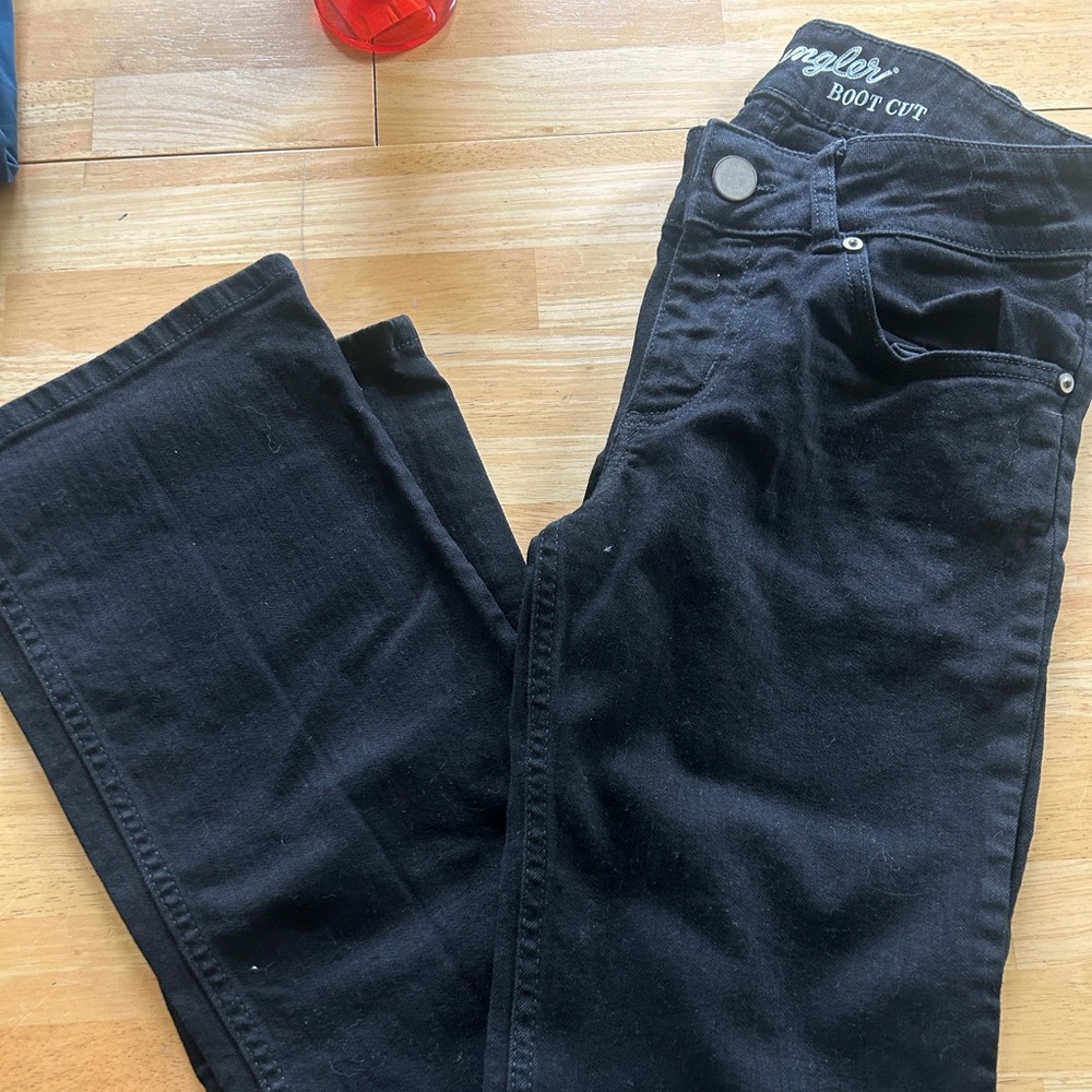 Black women’s wrangler bootcut jeans